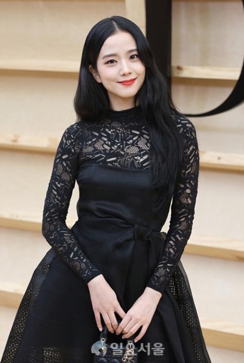 230624: какой стиль джису среди шоу Dior вам больше всего нравится? 09