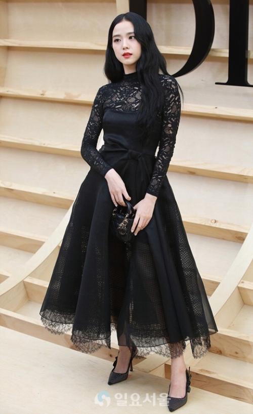 230624: какой стиль джису среди шоу Dior вам больше всего нравится? 08