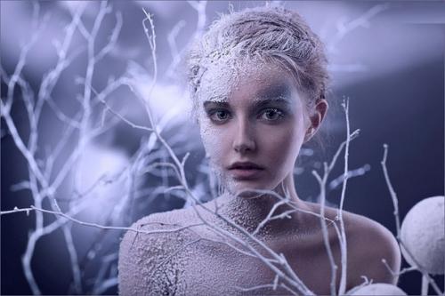 Вторая фотосессия, которая ожидает наших финалисток, называется Времена Года. 01