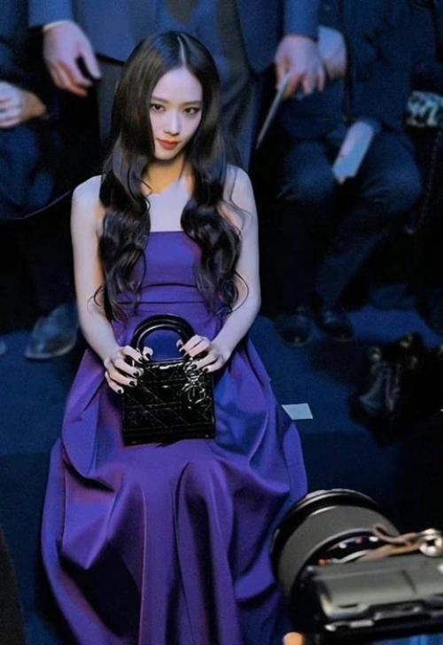 230624: какой стиль джису среди шоу Dior вам больше всего нравится? 07