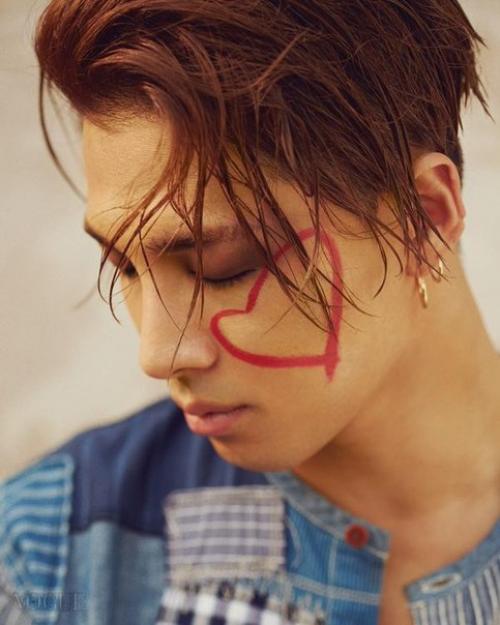 Bigbang примерили образ хиппи для Vogue Korea. 05