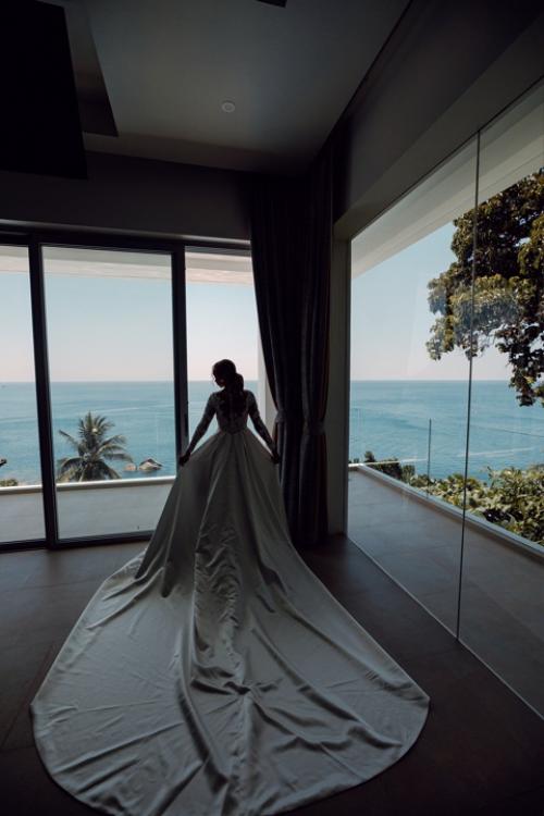 Эта была невероятно красивая свадьба в Таиланде на шикарной вилле у моря. 01