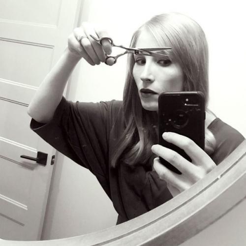 Салоны красоты были закрыты так долго. 03