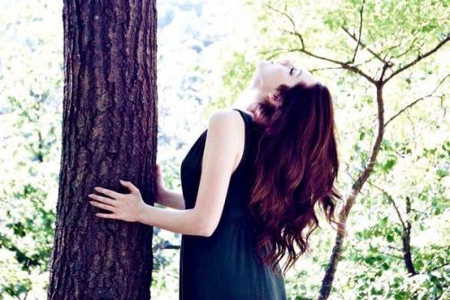 Удивительные наряды и позы - так важны для фото сессии: хочется русскую девушку на пленке показать в лучших ракурсах. 01