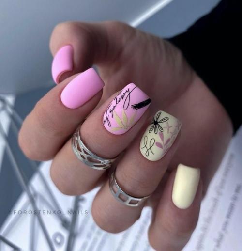 Маникюр с цветами: 10 элегантных идей сезона 2024. 07