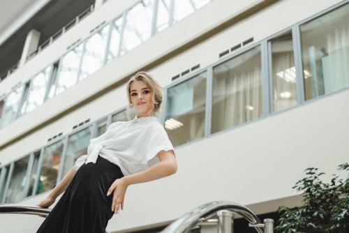 Почти год прошел с момента этой съёмки, а мягкие коричневые Смоки до сих пор актуальны. 08