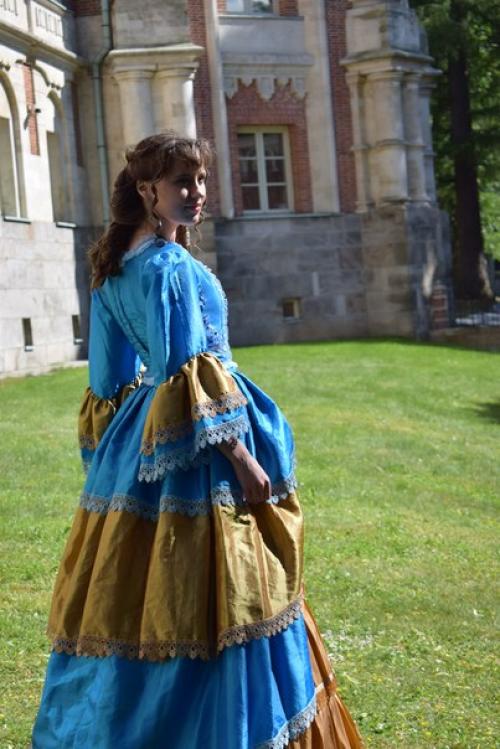 Знатная получилась фотосессия и царская мы с моей сногсшибательной моделью Екатериной создали роскошный образ придворной дамы. 01