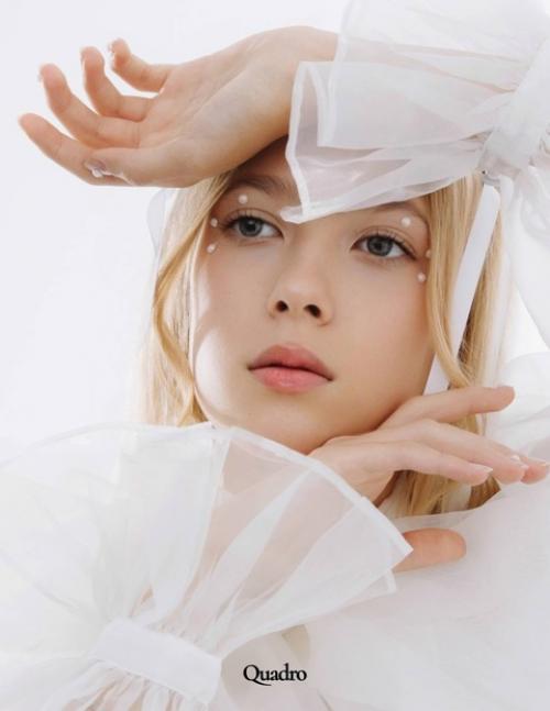 Наша Полина, яркая и талантливая, украсила страницы престижного итальянского журнала Quadro, изданного в самом сердце мировой моды - Милане. 01