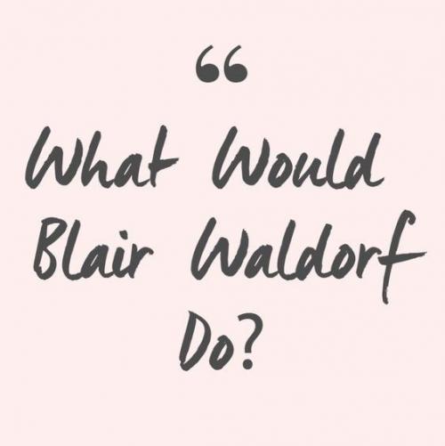 Набор Kylie Jenner поражает уже с одного взгляда - помада высыхает всего за минуту и сразу же становится матовой. 01