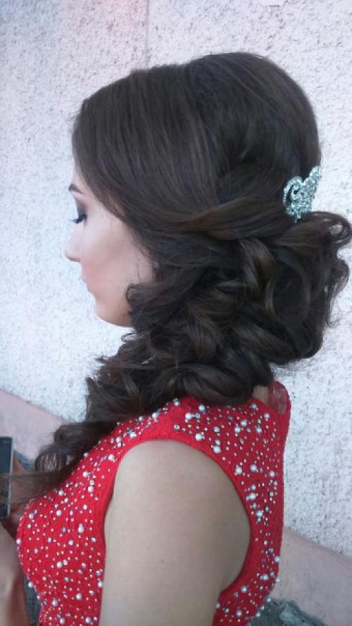 Милые девушки!  Меня зовут Мария, я стилист по прическам и визажист, самое главное для меня - это сияющие глаза моих клиенток? 01