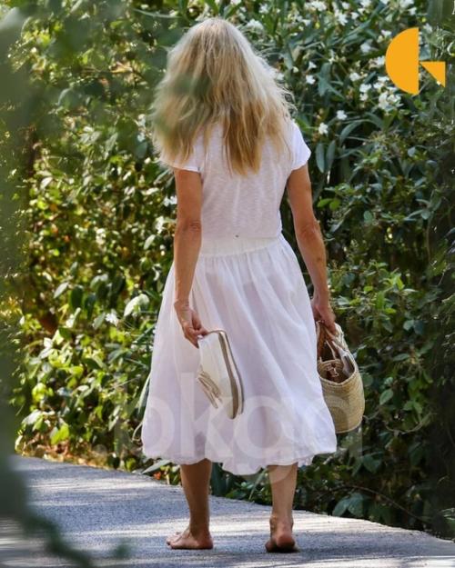 Памела андерсон оставила макияж и обувь. 01