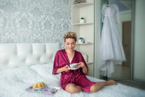 Ну вот и еще одна девушка утром невестой проснулась. 01