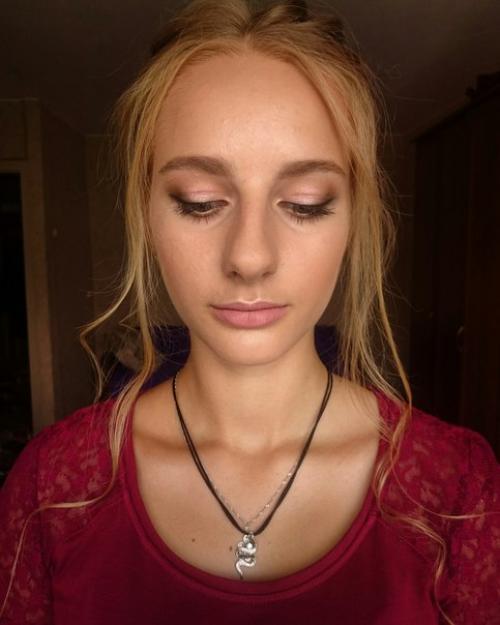 Нужны модели на образ макияж плюс локоны 1000 р, макияж плюс причёска 1200 р. профессиональная косметика. 02