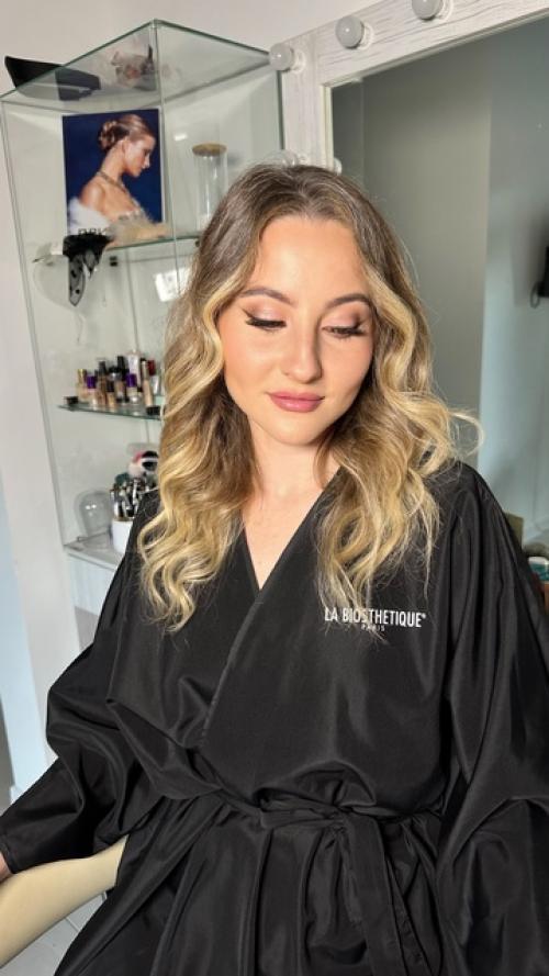 Свадебный сезон в полном разгаре и наши практичные невесты предпочитают примерять образ на себя заранее. 02