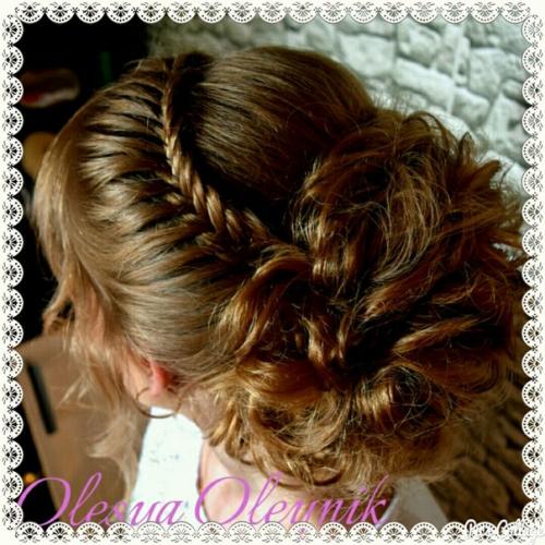 Таким образом, если вы одна из тех счастливиц, у которых назначена свадьба на этот год, то вы уже должны начать искать идеи для свадебного образа. 04