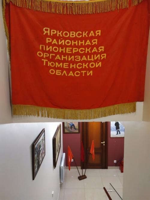 Пока все готовятся к гала-концерту, посещают стилистов по причёске и макияжу, проводят фотосессию. 05