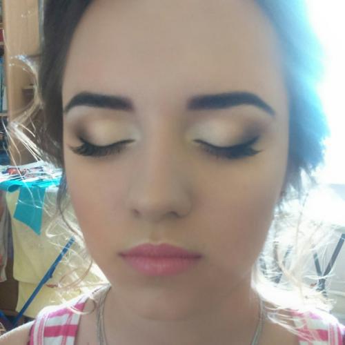 Милые девушки!  Меня зовут Мария, я стилист по прическам и визажист, самое главное для меня - это сияющие глаза моих клиенток? 02