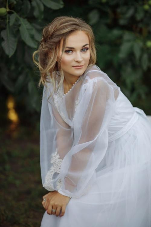 Как важно найти своего профессионала, человека, которому вы сможете доверить себя и ваш образ на любое торжество или фотосъемку. 02