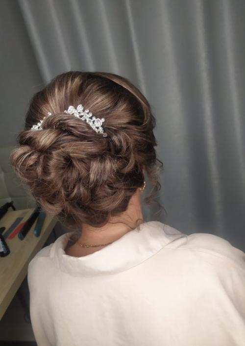 Чтобы произвести впечатления, достаточно обратиться к мастеру по созданию красивого образа. 01