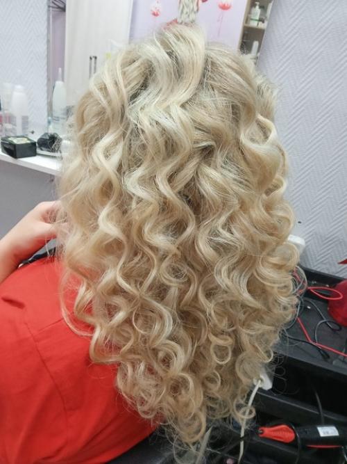 Меня зовут Олеся, я дипломированный парикмахер - универсал со стажем более 20 лет. 09