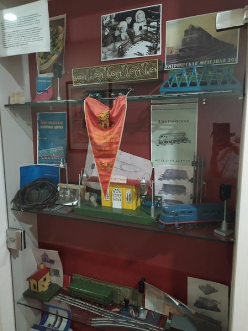 Пока все готовятся к гала-концерту, посещают стилистов по причёске и макияжу, проводят фотосессию. 02