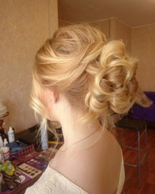 Нужны модели на образ макияж плюс локоны 1000 р, макияж плюс причёска 1200 р. профессиональная косметика. 04