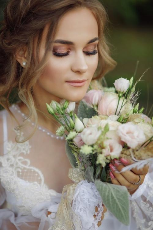 Как важно найти своего профессионала, человека, которому вы сможете доверить себя и ваш образ на любое торжество или фотосъемку. 01