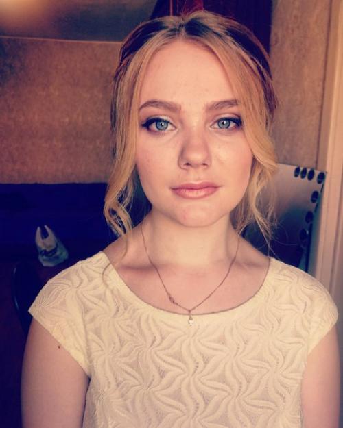 Нужны модели на образ макияж плюс локоны 1000 р, макияж плюс причёска 1200 р. профессиональная косметика. 03