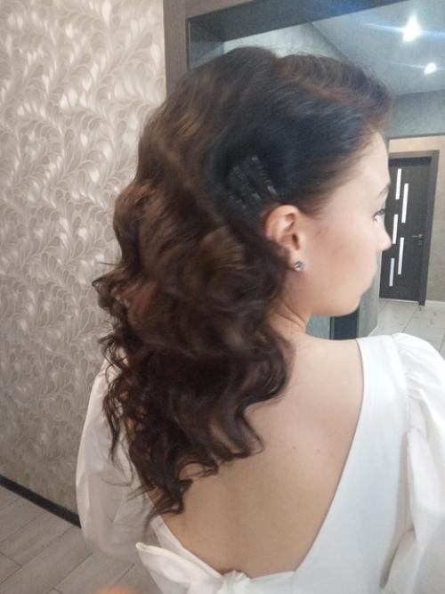 Меня зовут Олеся, я дипломированный парикмахер - универсал со стажем более 20 лет. 05