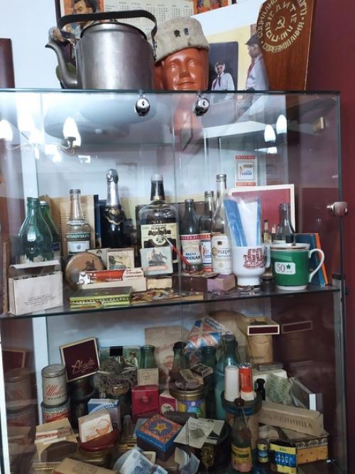 Пока все готовятся к гала-концерту, посещают стилистов по причёске и макияжу, проводят фотосессию. 04