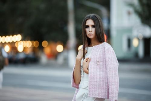 Съемка в городе, да ещё и вечером, когда солнце практически скрылось за горизонтом - это настоящее приключение. 06