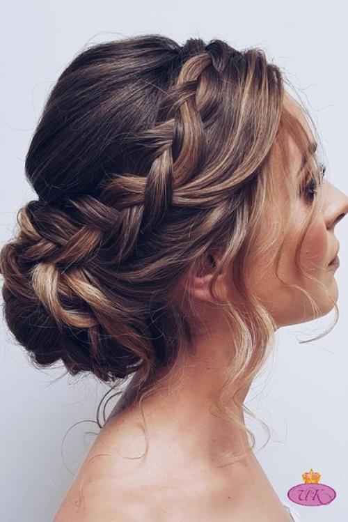 Как подобрать прическу к свадебному платью. 05