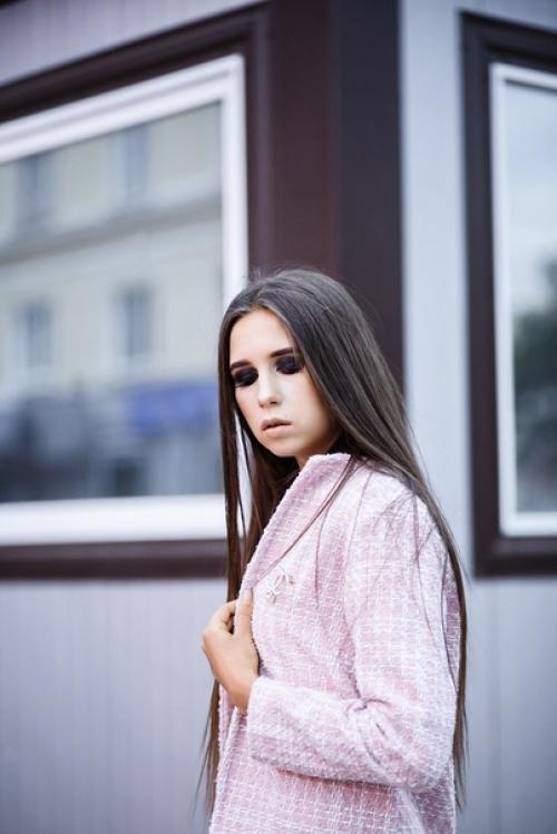 Съемка в городе, да ещё и вечером, когда солнце практически скрылось за горизонтом - это настоящее приключение. 07