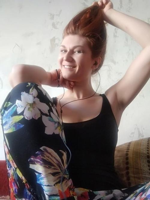 Я не с потрясающей фигурой или плоским животом я далека от того, чтобы считаться моделью, но я - это я. я ем. 01