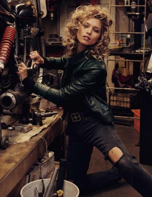 Hot Metal: хана жирикова в фотосессии Бенни Хорна для Vogue Spain September 2016. 06