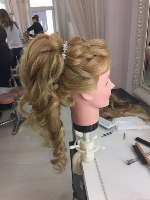 В нашей школе проходят обучение люди совершенно разных профессий: бухгалтера, юристы, менеджеры, учителя и медики. 05