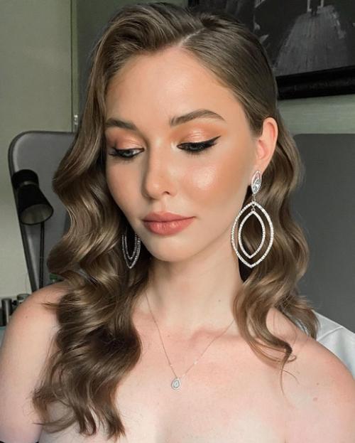 Голливудская волна.  Пожалуи самая популярная укладка из всех локонов. 03