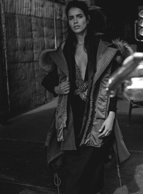 Let's Bounce: Аманда Уэллш в фотосессии Бенни Хорна для Vogue Australia September 2015. 05