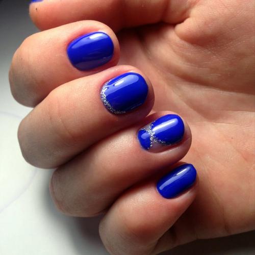 О красоте девушки свидетельствует не только макияж и прическа, но и ухоженные пальчики с опрятным маникюром. 02