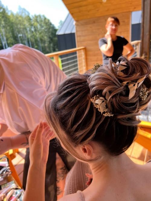 Собирала принцесску на свадьбу свадьбатверь причёску начала чесать в 6 утра в загородном доме, в усадьбе, в д. домотканово. 04