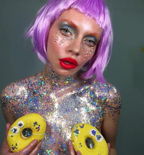 Вот и настал момент узнать какое же задание выполняли наши участницы, что бы попасть в финал! 01