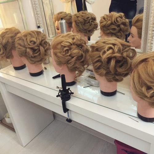 В нашей школе проходят обучение люди совершенно разных профессий: бухгалтера, юристы, менеджеры, учителя и медики. 06