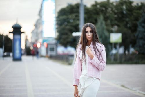 Съемка в городе, да ещё и вечером, когда солнце практически скрылось за горизонтом - это настоящее приключение. 05