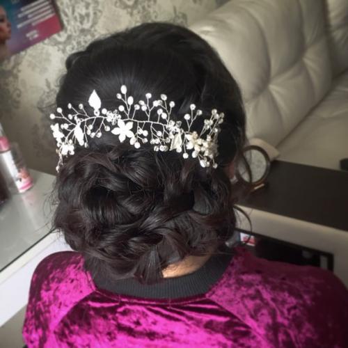 Милые девушки?  Хочу предложить вам свои услуги стилиста визажиста: 03