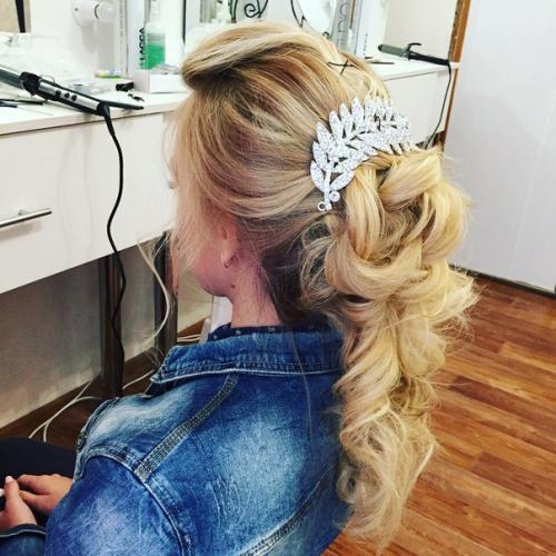 Я могу вам предложить макияж ( дневной, вечерний, свадебный) цены от: 300 р. 02