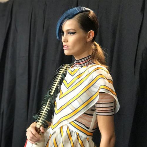 Накладные челки и широкие стрелки на показе Fendi. 03