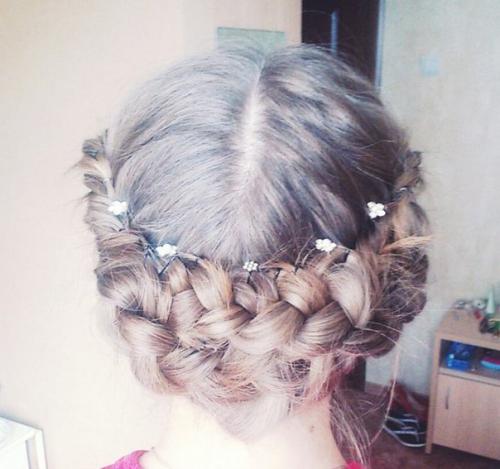 Часть субботнего дня до парада первокурсников вообще-то должна была быть посвящена походу в библиотеку за необходимыми книгами. 03