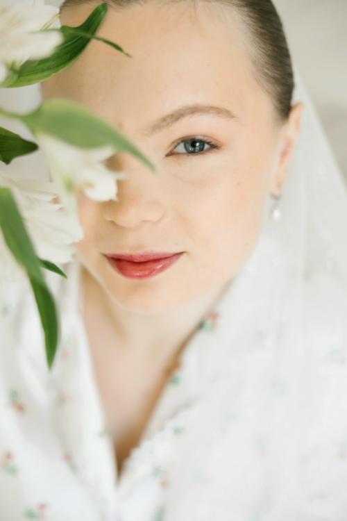 Кто же поехал в лес делать мне прическу и макияж? 02