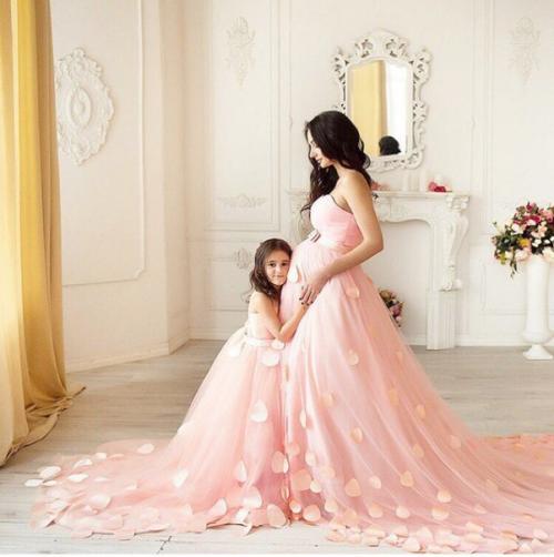 Милые девушки?  Осень потихоньку забирает у нас сочные краски, цветы и зелень. 02