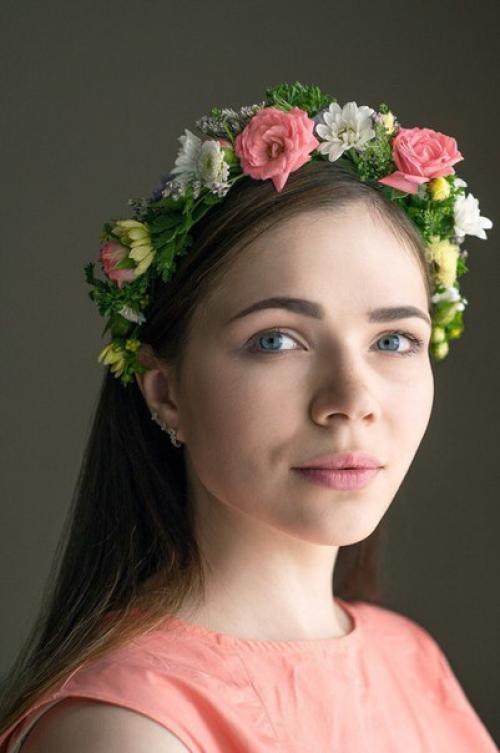 Милые девушки?  Осень потихоньку забирает у нас сочные краски, цветы и зелень. 01